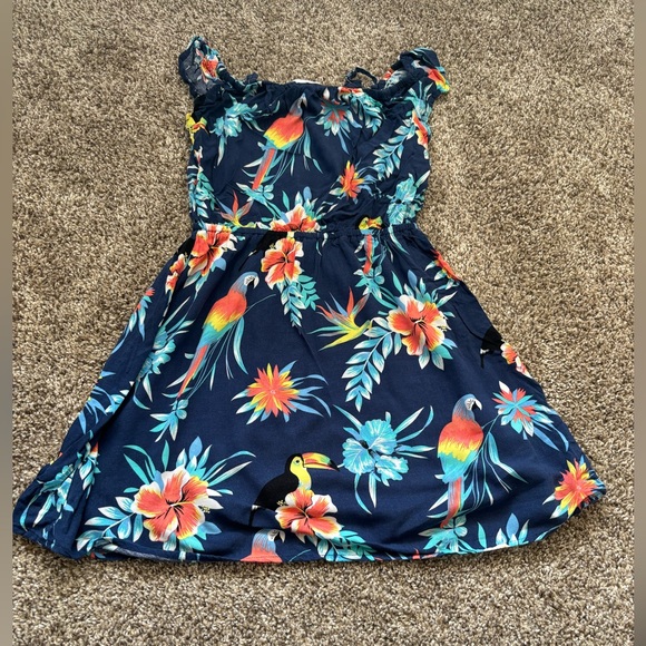 Girls dress - Picture 1 of 3